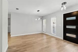 2833 Valley Forge St, Sarasota, FL 34231 - Photo 8