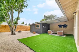 3901 Iroquois Ave, Sarasota, FL 34234 - Photo 14