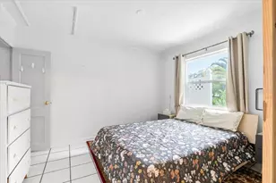 3901 Iroquois Ave, Sarasota, FL 34234 - Photo 10