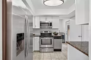 1884 Southpointe Dr, Sarasota, FL 34231 - Photo 50