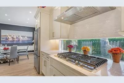 1959 Hibiscus Street, Sarasota, FL 34239 - Photo 8