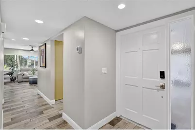 1884 Southpointe Drive, Sarasota, FL 34231 - Photo 8