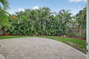 1884 Southpointe Dr, Sarasota, FL 34231 - Photo 72