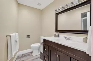 1884 Southpointe Dr, Sarasota, FL 34231 - Photo 26