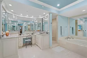 545 Sanctuary Dr, Longboat Key, FL 34228 - Photo 28