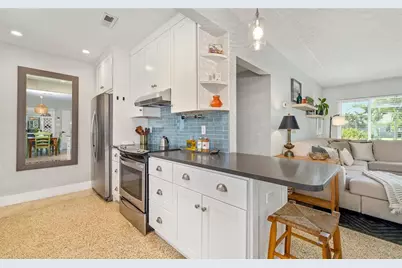 2609 Hibiscus Street, Sarasota, FL 34239 - Photo 18