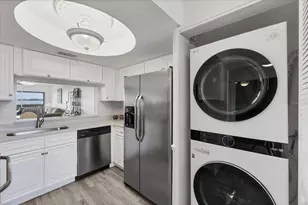 1153 Edgewater Cir, Bradenton, FL 34209 - Photo 10