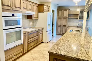 7302 9th Ave W, Bradenton, FL 34209 - Photo 10