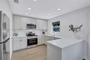 185 Vista Hermosa Cir, Sarasota, FL 34242 - Photo 8