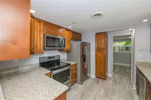 2608 Browning St, Sarasota, FL 34237 - Photo 10