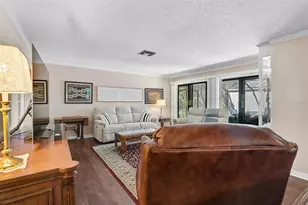 3890 Wilshire Cir, Sarasota, FL 34238 - Photo 10