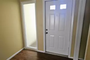 4297 Oakhurst Cir E, Sarasota, FL 34233 - Photo 4