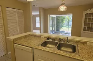 4297 Oakhurst Cir E, Sarasota, FL 34233 - Photo 10