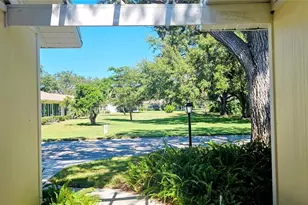 4297 Oakhurst Cir E, Sarasota, FL 34233 - Photo 2