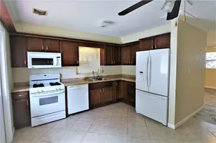 1935 Edgewater Dr, Sarasota, FL 34234 - Photo 2