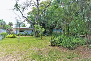 1935 Edgewater Dr, Sarasota, FL 34234 - Photo 18