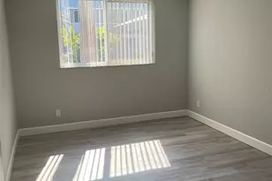 2755 Coconut Bay Ln, Sarasota, FL 34237 - Photo 8