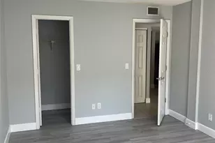 2755 Coconut Bay Ln, Sarasota, FL 34237 - Photo 10