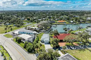 136 Bayview Dr, Nokomis, FL 34275 - Photo 8