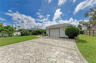 136 Bayview Dr, Nokomis, FL 34275 - Photo 16