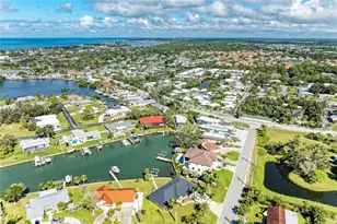 136 Bayview Dr, Nokomis, FL 34275 - Photo 4