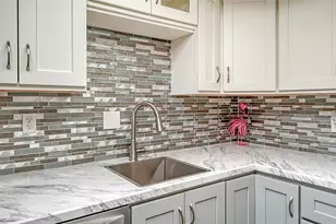 612 Bird Bay Dr S, Venice, FL 34285 - Photo 12