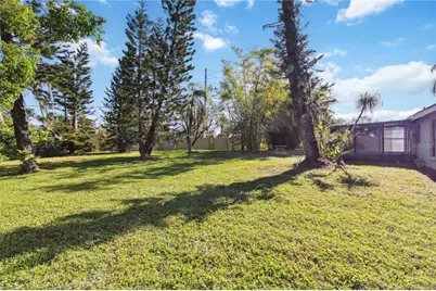 3509 65th Avenue Circle E, Sarasota, FL 34243 - Photo 8