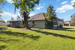 3509 65th Ave Cir E, Sarasota, FL 34243 - Photo 6