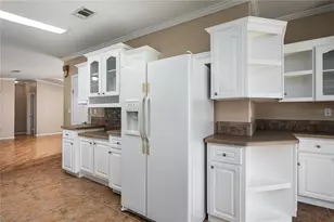 8410 Imperial Cir, Palmetto, FL 34221 - Photo 10