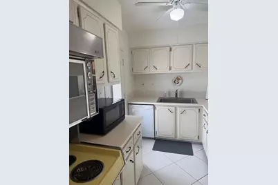 775 John Ringling Boulevard # 33, Sarasota, FL 34236 - Photo 6