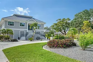 7418 Westmoreland Dr, Sarasota, FL 34243 - Photo 2