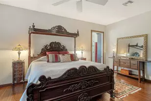 1887 Buccaneer Cir, Sarasota, FL 34231 - Photo 28