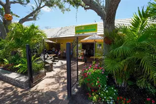 1887 Buccaneer Cir, Sarasota, FL 34231 - Photo 84