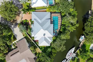 1887 Buccaneer Cir, Sarasota, FL 34231 - Photo 2