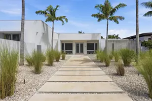 1354 Westway Dr, Sarasota, FL 34236 - Photo 2