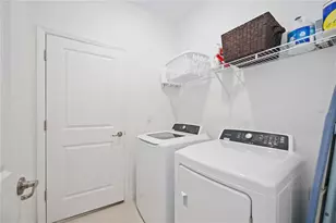 11380 Burgundy Dr, Venice, FL 34293 - Photo 14