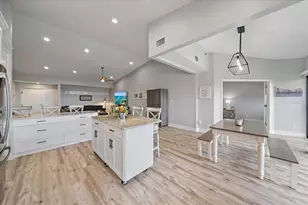 5400 Eagles Point Cir, Sarasota, FL 34231 - Photo 16