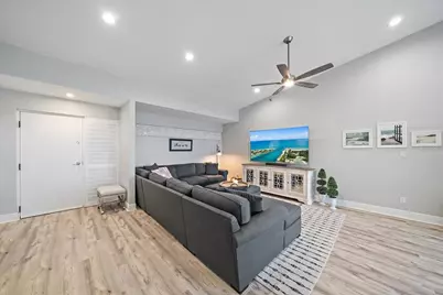 5400 Eagles Point Circle #405, Sarasota, FL 34231 - Photo 6