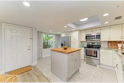 9320 Clubside Circle #2104, Sarasota, FL 34238 - Photo 4