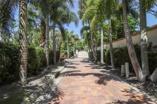 1351 Dixie Lee Ln, Sarasota, FL 34231 - Photo 44