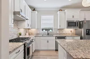 6918 Hanover Ct, Lakewood Ranch, FL 34202 - Photo 8
