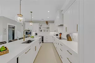 234 Grant Dr, Sarasota, FL 34236 - Photo 14