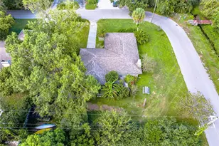 2588 Colorado St, Sarasota, FL 34237 - Photo 10