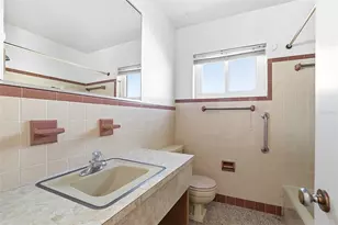 2560 Tulip St, Sarasota, FL 34239 - Photo 12