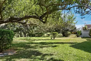 4133 Carriage Dr, Sarasota, FL 34241 - Photo 32