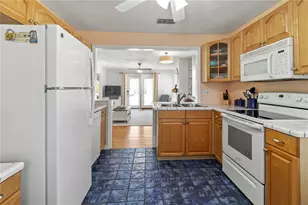 2813 Avenue E, Holmes Beach, FL 34217 - Photo 6