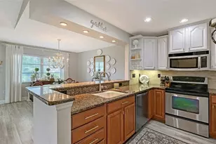 2640 Clubhouse Dr, Sarasota, FL 34232 - Photo 10