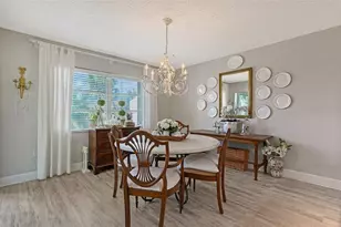 2640 Clubhouse Dr, Sarasota, FL 34232 - Photo 8