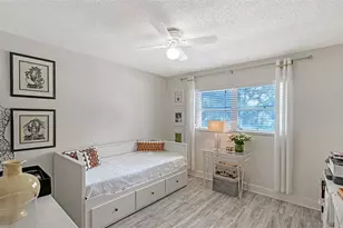 2640 Clubhouse Dr, Sarasota, FL 34232 - Photo 16