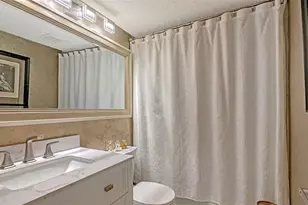 2640 Clubhouse Dr, Sarasota, FL 34232 - Photo 18